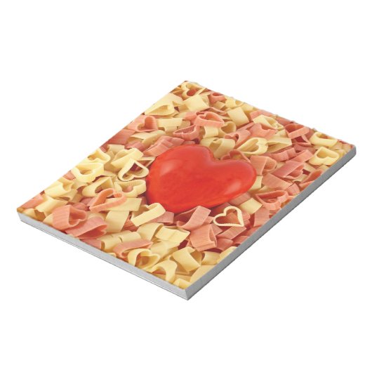 Gekleurde pasta in hartvorm notitieblok (Linkerzijde)