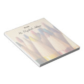 Gekleurde potloden achtergrond. notitieblok (Schuin)