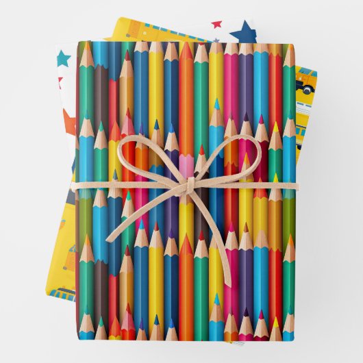 Gekleurde potlood schoolbus kleurrijke sterren inpakpapier vel (In situ)