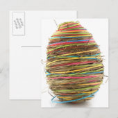 Gekleurde stro paaseieren boven wit feestdagenkaart (Voorkant / Achterkant)