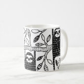 Gekoelde luiaards: schattig dierlijk patroon. koffiemok (Voorkant rechts)