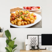 Gekookte deegwaren cavatappi met groentesaus poster (Thuiskantoor)