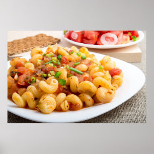 Gekookte deegwaren cavatappi met groentesaus poster