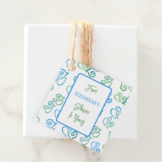 Gekoppeld groen & blauw hart patroon over witte pa bedankjes labels (In situ)