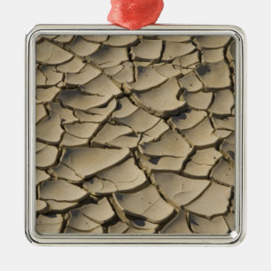 Gekoppelde modderformatie in de vallei van metalen ornament