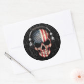 Gekraste Amerikaanse DJ Skull met Hoofdtelefoon Ronde Sticker (Envelop)