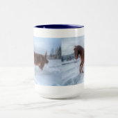 Gekrenkte orrel-paarden die opgroeien in wintersne mok (Midden)