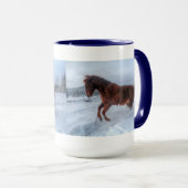 Gekrenkte orrel-paarden die opgroeien in wintersne mok (Voorkant rechts)