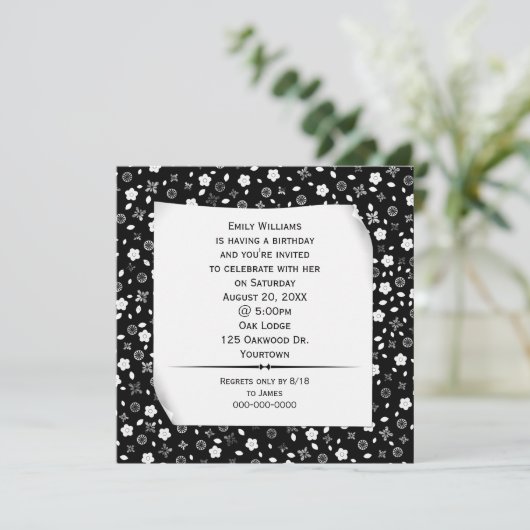 Gekruld papier op bloemige print feestje kaart (Staand voorkant)