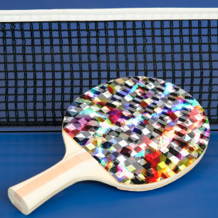 Gekrulde geruite stof onder gekleurde vlekken, sch tafeltennisbatje