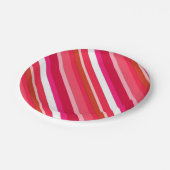 Gelaagde snoepjes strepen - rood, roze en wit papieren bordje (Gekanteld)