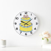 Gele 29e verjaardagstaart met roze rozen grote klok