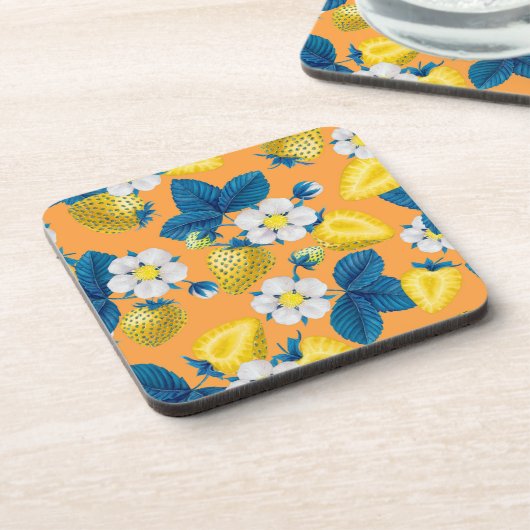 Gele aardbeien op sinaasappel bier onderzetter (Linkerzijde)