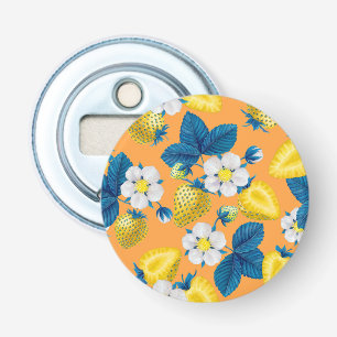 Gele aardbeien op sinaasappel button flesopener