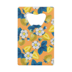 Gele aardbeien op sinaasappel creditkaart flessenopener