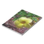 Gele alamandbloem notitieblok (Linkerzijde)