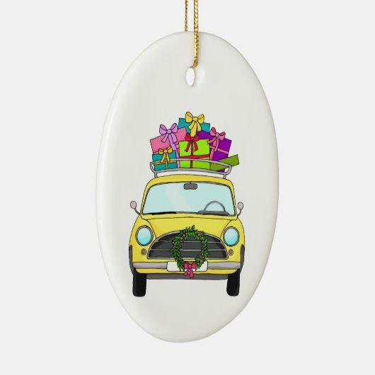 Gele auto met kerstcadeaus keramisch ornament (Rechts)
