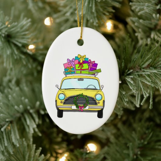 Gele auto met kerstcadeaus keramisch ornament (Boom)