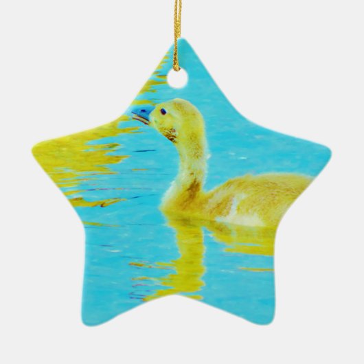 Gele Baby gans met lichtblauw water Keramisch Ornament (Voorkant)