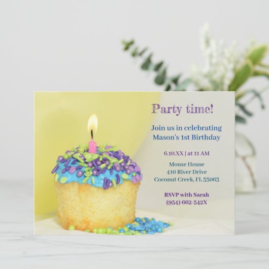 Gele Ballon blauwe cupcake Verjaardag Uitnodiging (Staand voorkant)