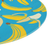 Gele bananen, blauw achtergrondpatroon snijplank (Hoek)