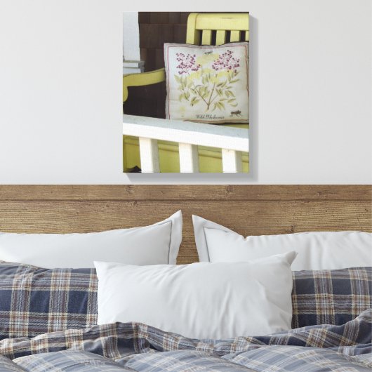 Gele Bench en Pillow - Martha's wijntuin Canvas Afdruk (Insitu (Slaapkamer))