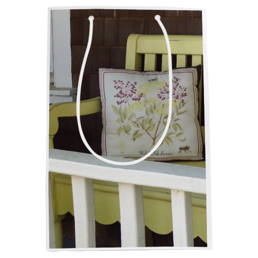 Gele Bench en Pillow - Martha's wijntuin Medium Cadeauzakje (Voorkant)