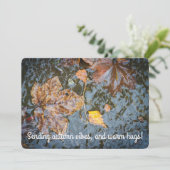 Gele bladeren in de stroom kaart (Staand voorkant)