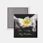 Gele bloem in handen voor moeder magneet (Voorkant / Achterkant)