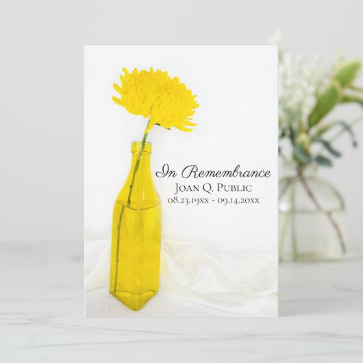 Gele bloem in vaas begrafenis herdenkingsdienst programmakaart (Staand voorkant)