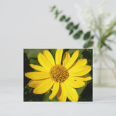 Gele bloem met groene loof briefkaart (Staand voorkant)