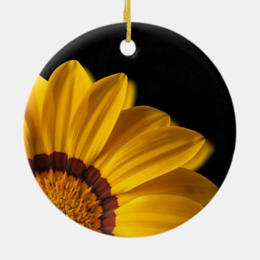 Gele bloem op zwarte achtergrond keramisch ornament (Achterkant)