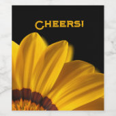 Gele bloem op zwarte achtergrond wijn etiket (Enkel label)