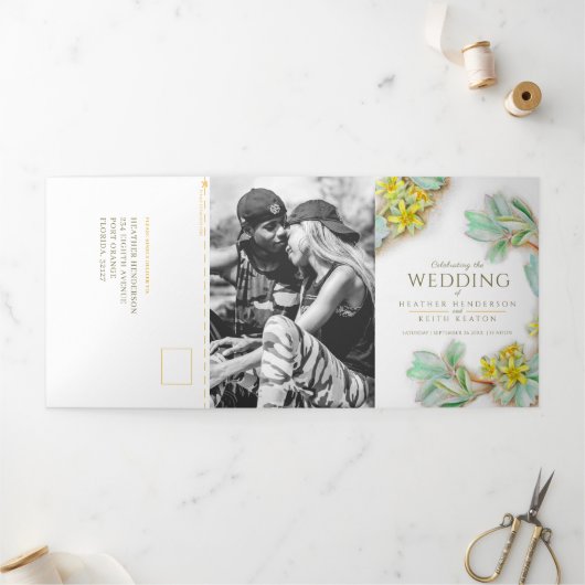 Gele bloem Sibbaldia bruiloft alles in één Drieluik Uitnodiging (Buitenkant)