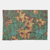 Gele bloem tegen bladcamouflage 2 theedoek (Horizontaal)
