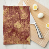 Gele bloem tegen bladcamouflage theedoek (Quarter Fold)