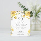 Gele Bloemen 90e Verjaardag Budget Uitnodiging (Staand voorkant)