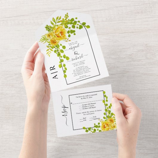Gele bloemen, boog en monogram herdersbruiloft all in one uitnodiging (Afscheurbaar)