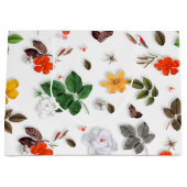 Gele bloemen en witte rozen 15 groot cadeauzakje (Voorkant)