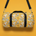Gele bloemen Faux geborduurd bloemenpatroon Plunjezak<br><div class="desc">Yellow Flowers Faux geborduurd bloemenpatroon Duffle Bag heeft een elegant faux borduursel geel bloemenpatroon. Voeg uw aangepaste monogram,  naam of tekst toe voor een geweldig cadeau voor familie en vrienden. Creëer door Evco Studio www.zazzle.com/store/evcostudio</div>