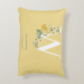 Gele  bloemen Initiaal Baby Birth Stats Accent Kussen (Achterkant (Verticaal))