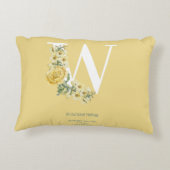 Gele  bloemen Initiaal Baby Birth Stats Accent Kussen (Achterkant)