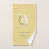 Gele bloemen Initiaal Baby Birth Stats Bad Handdoek (Handdoek)