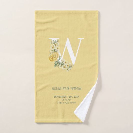 Gele  bloemen Initiaal Baby Birth Stats Bad Handdoek (Handdoek)