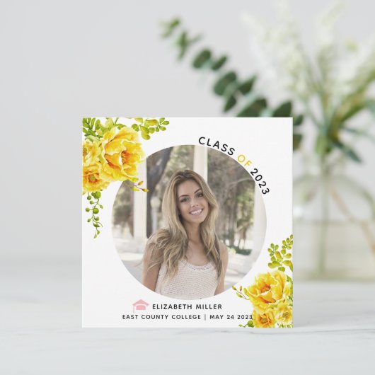 Gele bloemen Klasse van 2025 afstuderen foto Aankondiging (Staand voorkant)