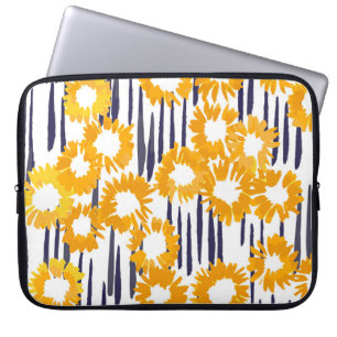 Gele bloemen: met de hand beschilderd  laptop sleeve