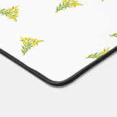 Gele bloemen met groene bladeren op wit bureaumat (Hoek)