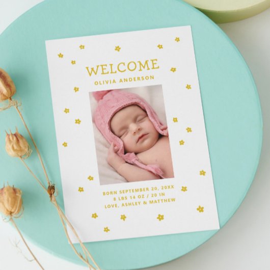 Gele bloemen Nieuwe geboorte van de baby. Leuke bl Aankondiging
