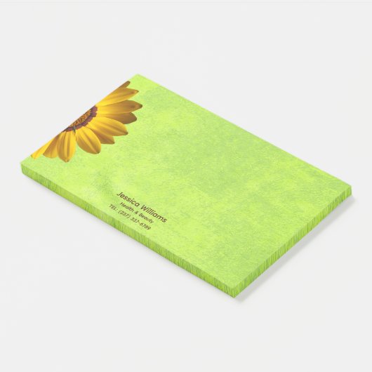 Gele bloemen op Abstract Groen Monogram Post-it® Notes (Schuin)