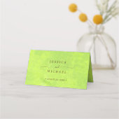 Gele Bloemen op Abstracte Groene Bruiloft Plaatskaartje (Achterkant)